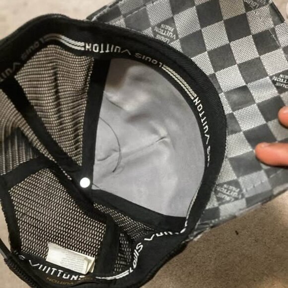 Louis Vuitton, Limited edition hat - Picture 3 of 3